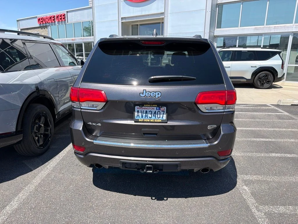 Used 2020 Gray Jeep Overland image 3