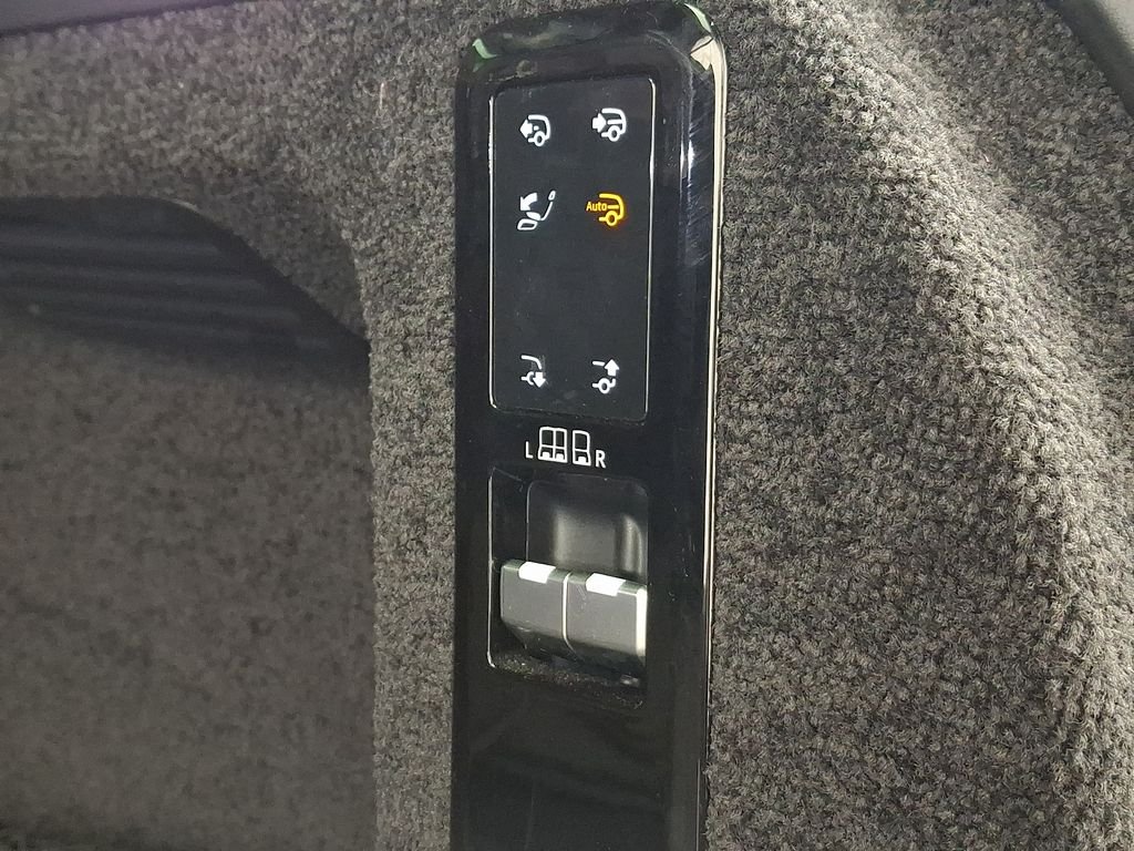 Used 2023  Land Rover Autobiography image 31