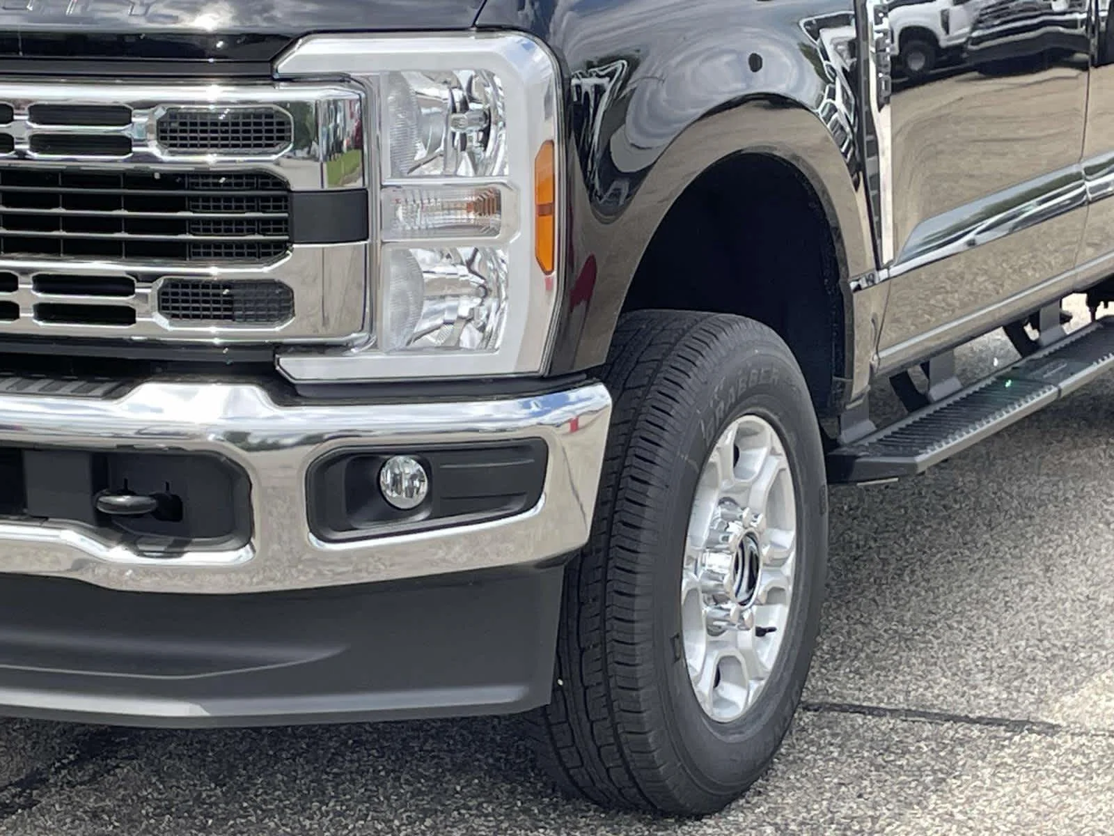 New 2026 UM/Black Ford  image 13