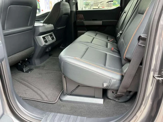 New 2027 Carbonized Gray Metallic Ford F-250® Lariat® image 17