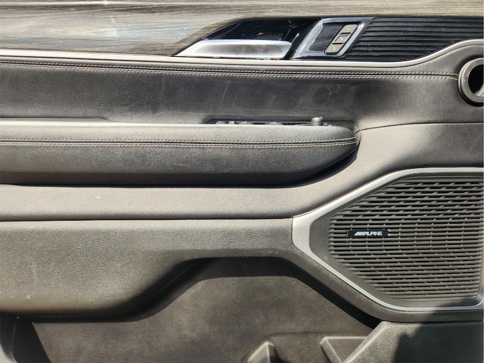 2022 Jeep Wagoneer photo 24 of 35