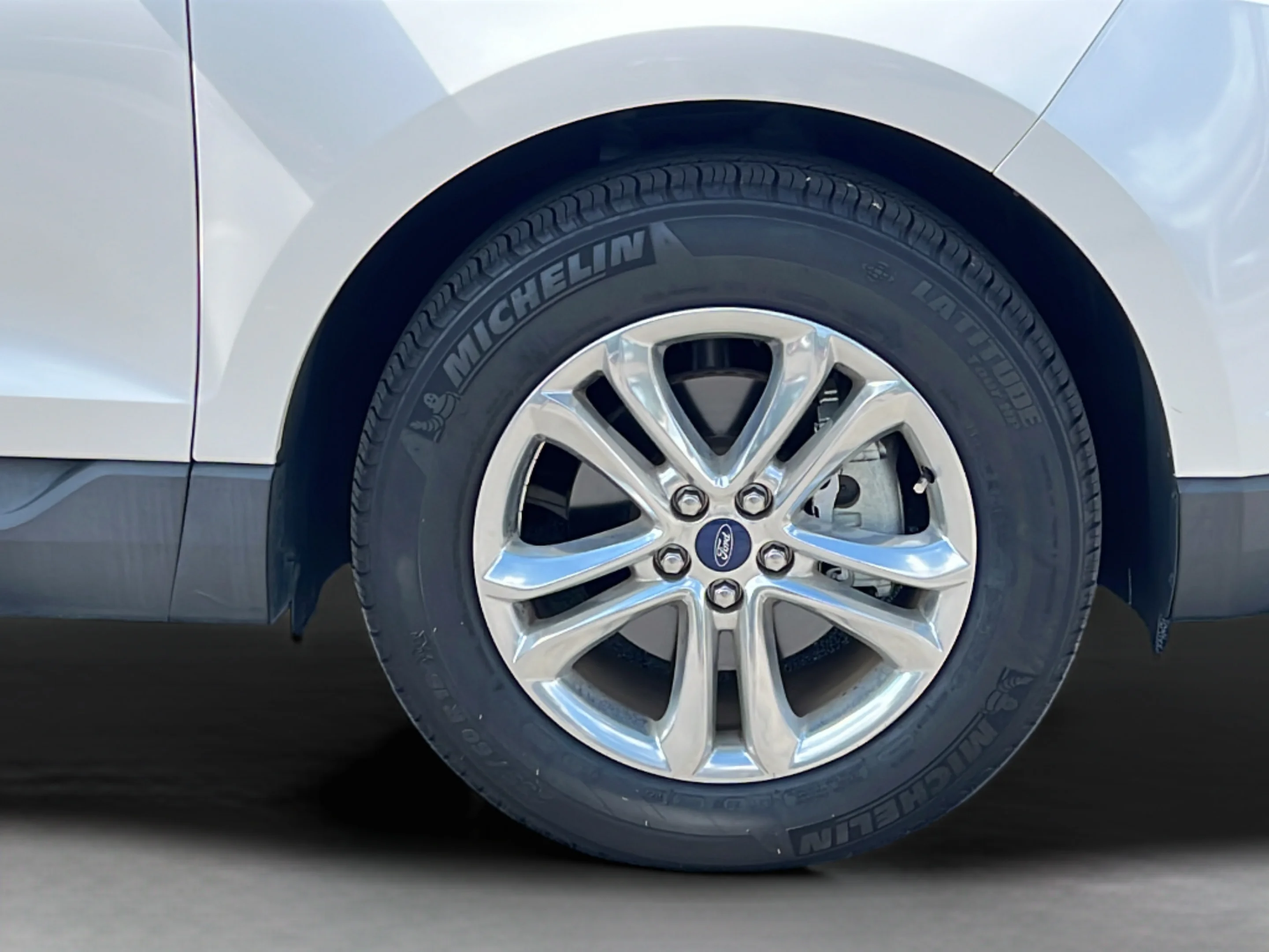Used 2017 White Platinum Clearcoat Metallic Ford SEL image 26