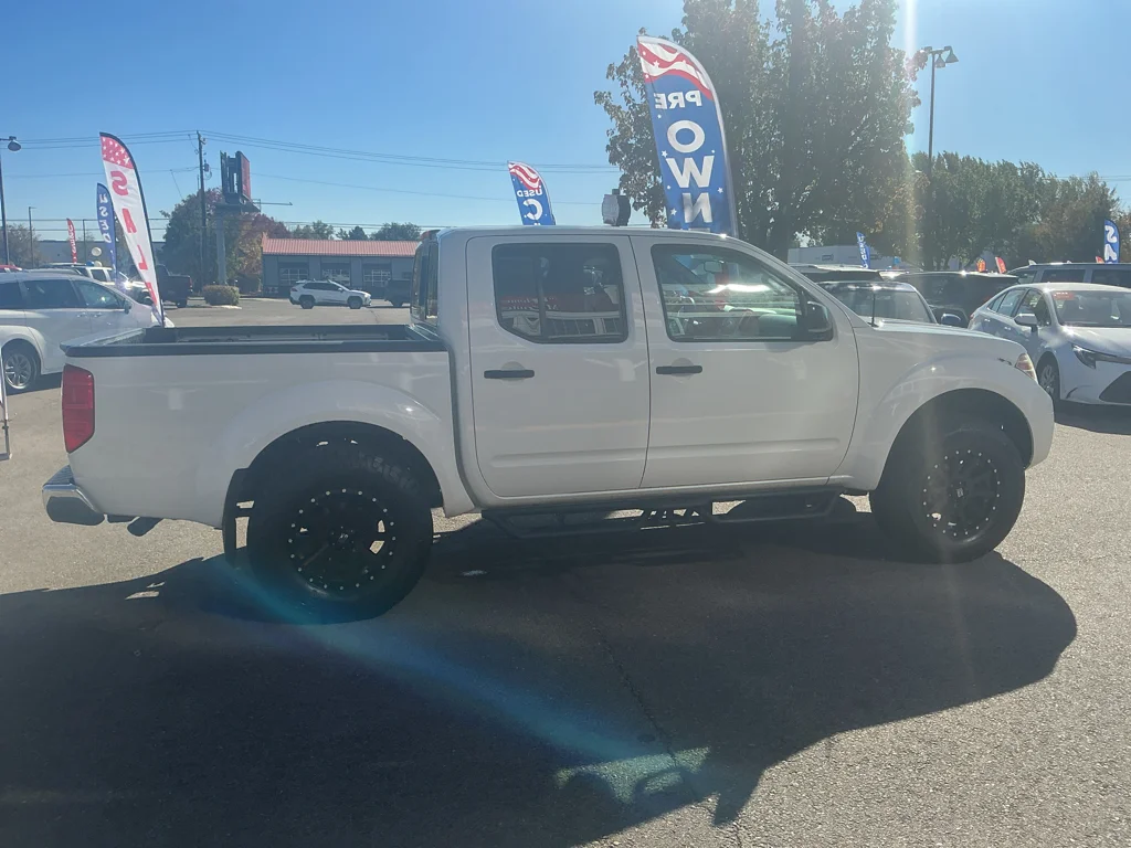 Used 2016 Glacier White Nissan SV image 4