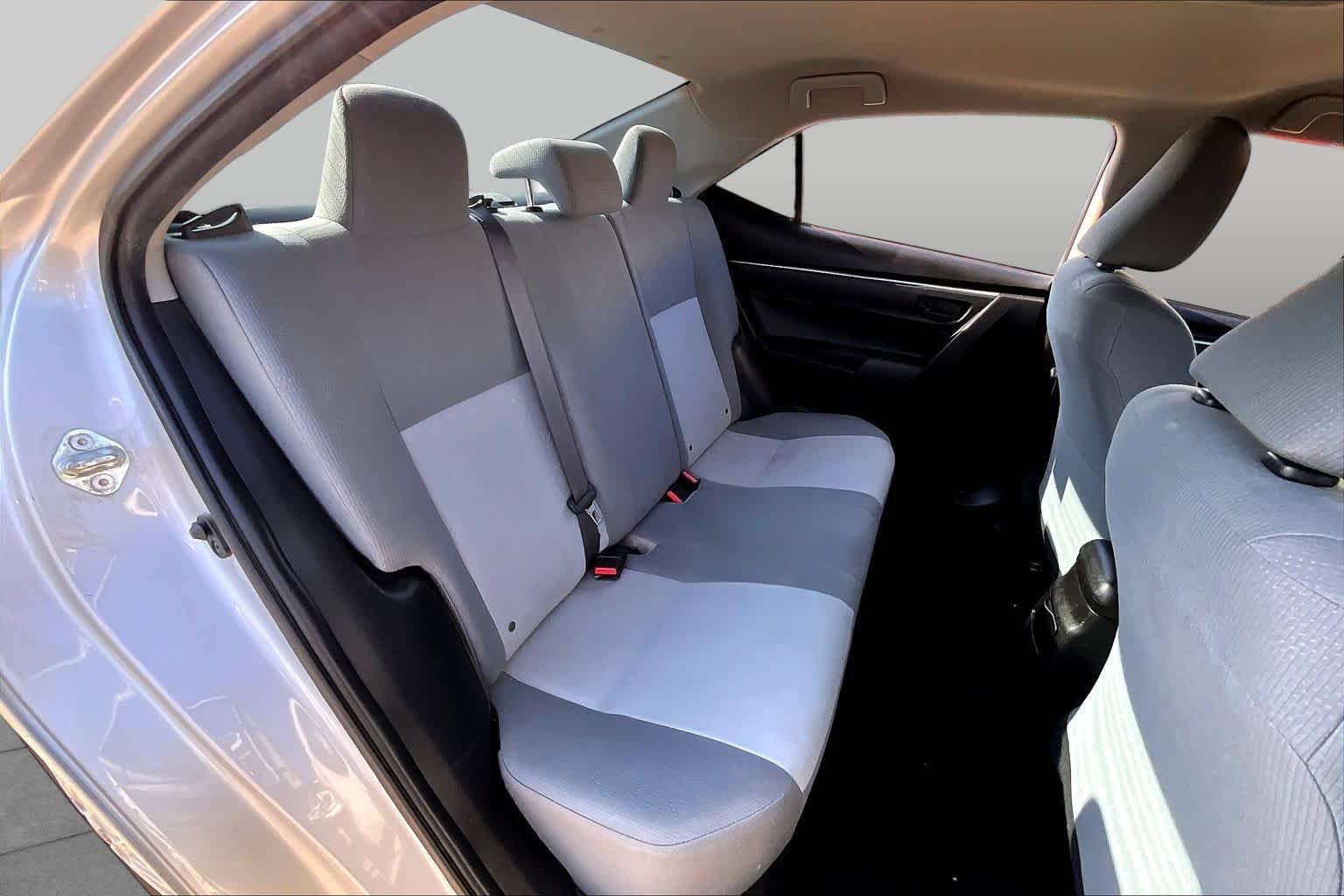 Used 2016 Classic Silver Metallic Toyota L image 20