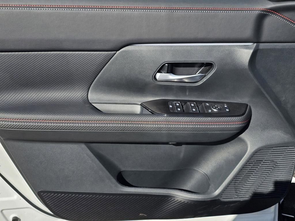 2026 Nissan KICKS SR - Photo 11