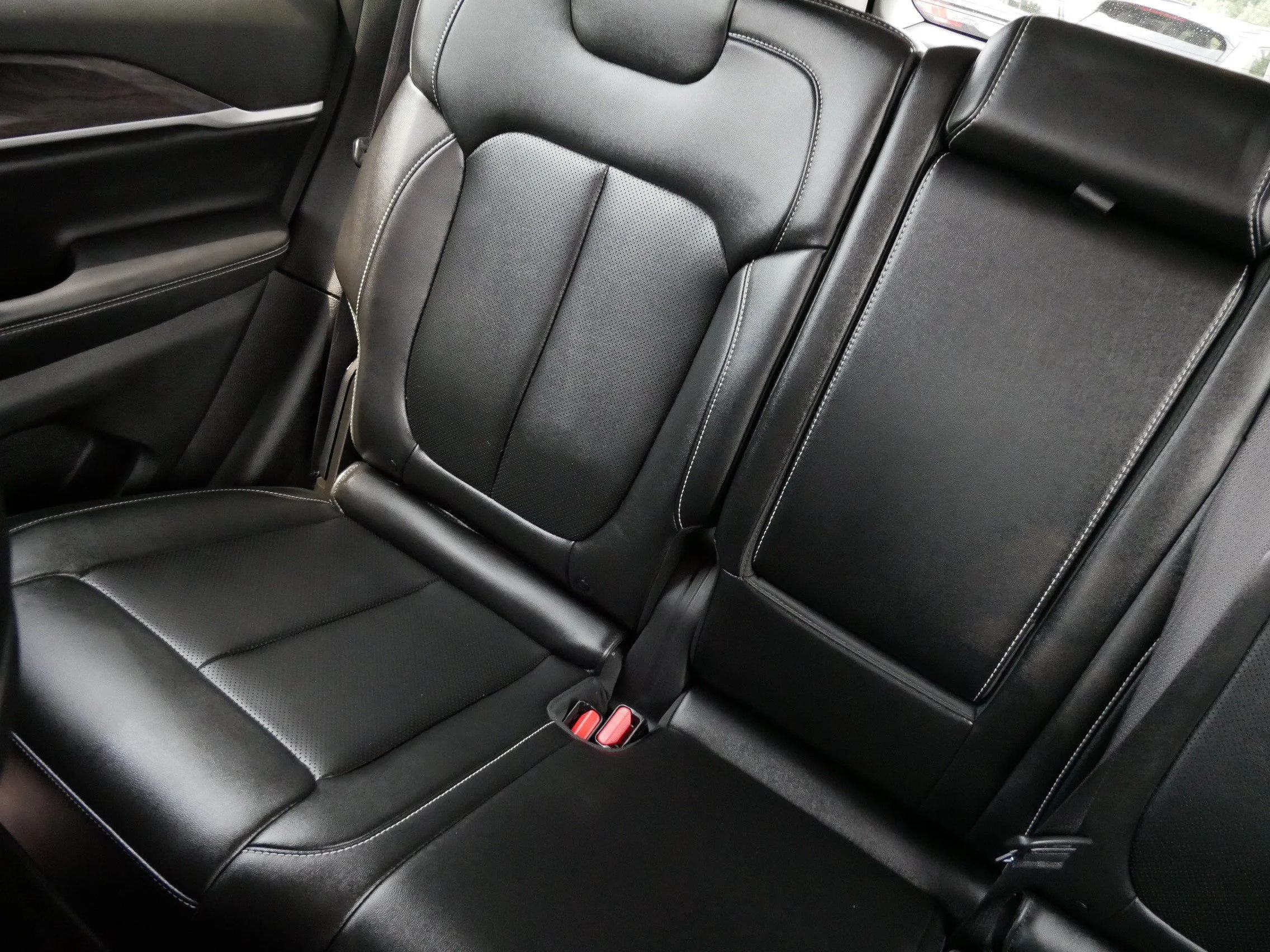 Used 2023 Diamond Black Crystal Pearlcoat Jeep  image 12