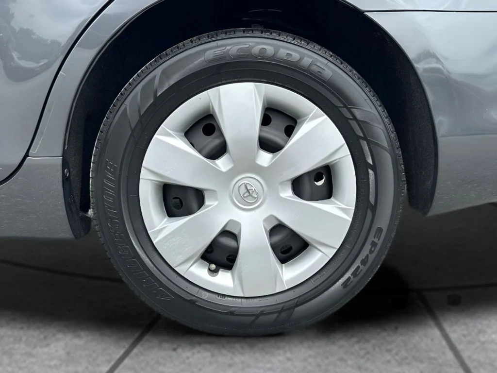 Used 2008 Gray Toyota LE image 27