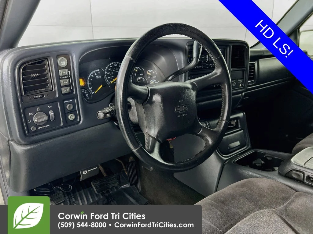 Used 2000 White Chevrolet LS image 2