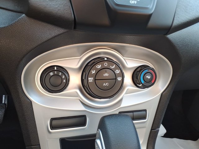 Used 2014 Silver Ford SE image 28