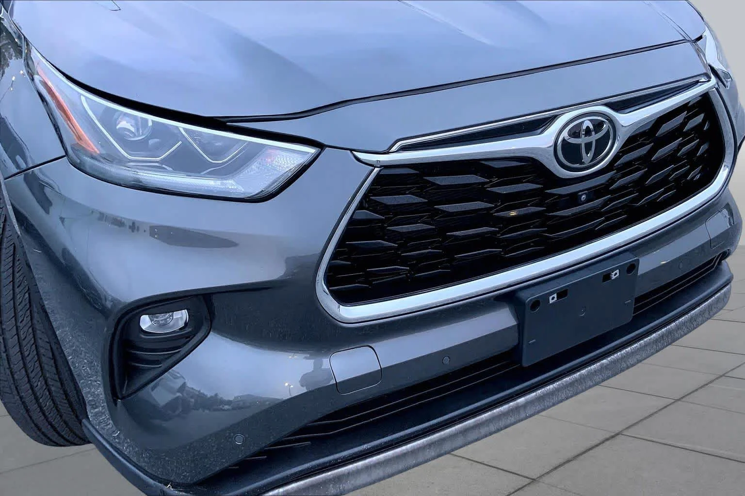 Used 2023 Magnetic Gray Metallic Toyota Platinum image 27