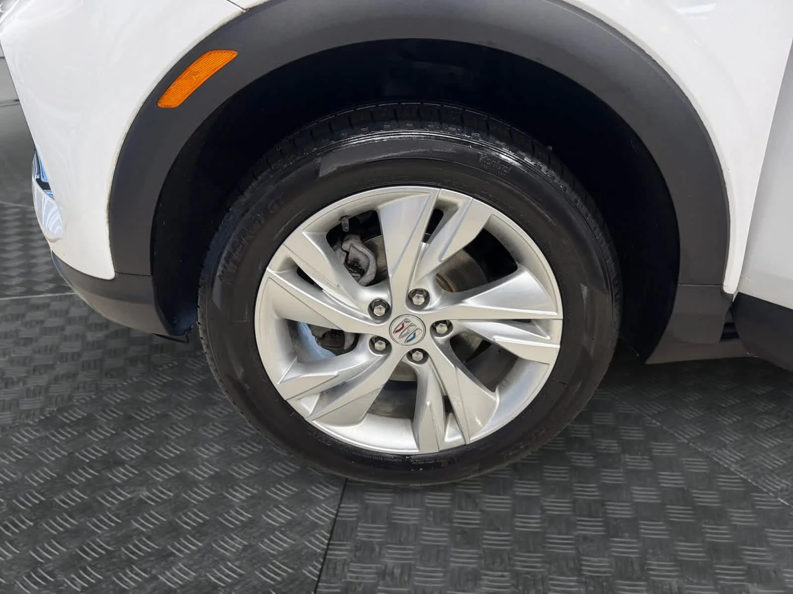 Used 2024 Summit White Buick Preferred image 9