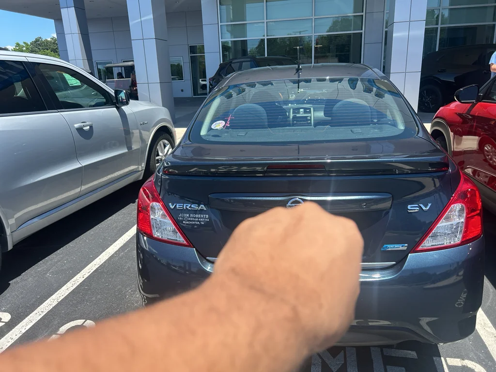 Used 2016 Blue Nissan 1.6 SV image 5