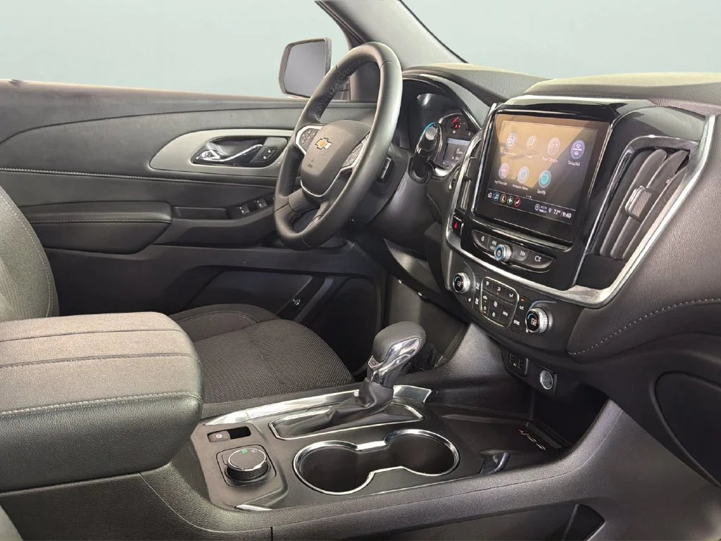Used 2024 Summit White Chevrolet LT Cloth image 39
