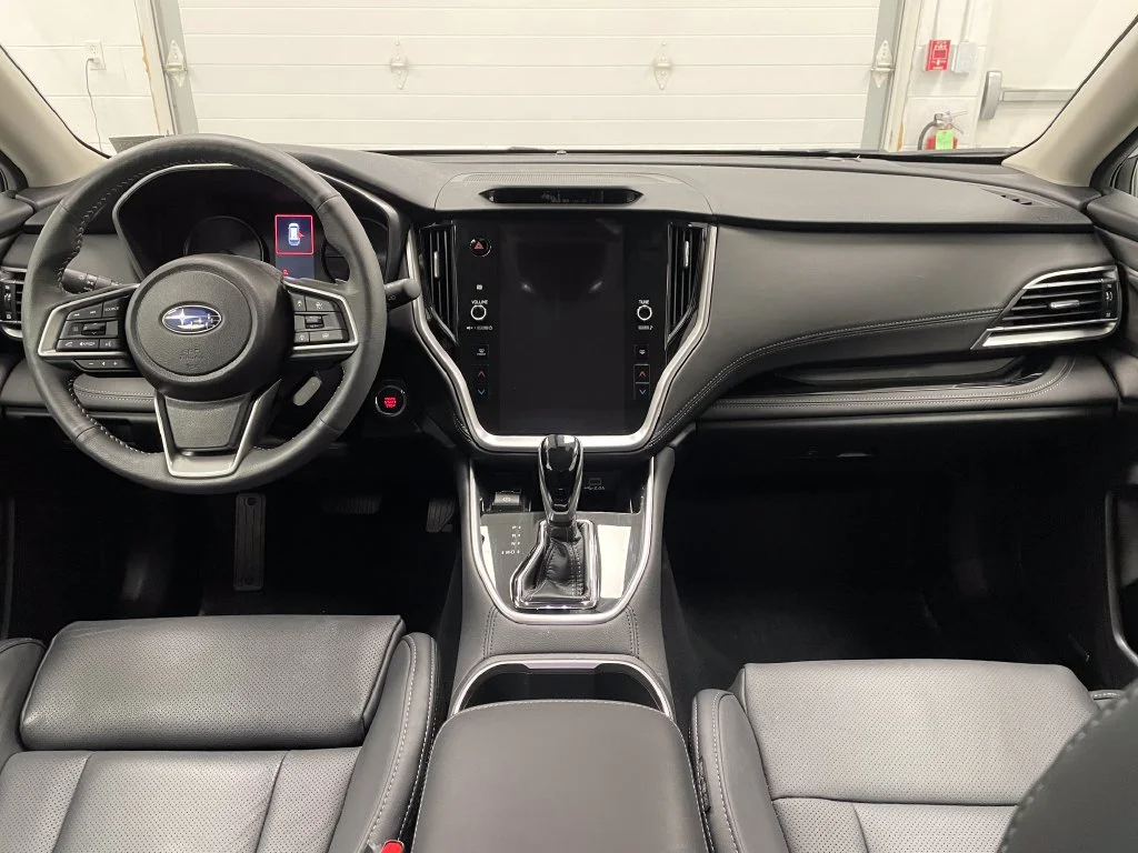 Used 2025 Ice Silver Metallic Subaru Limited image 13