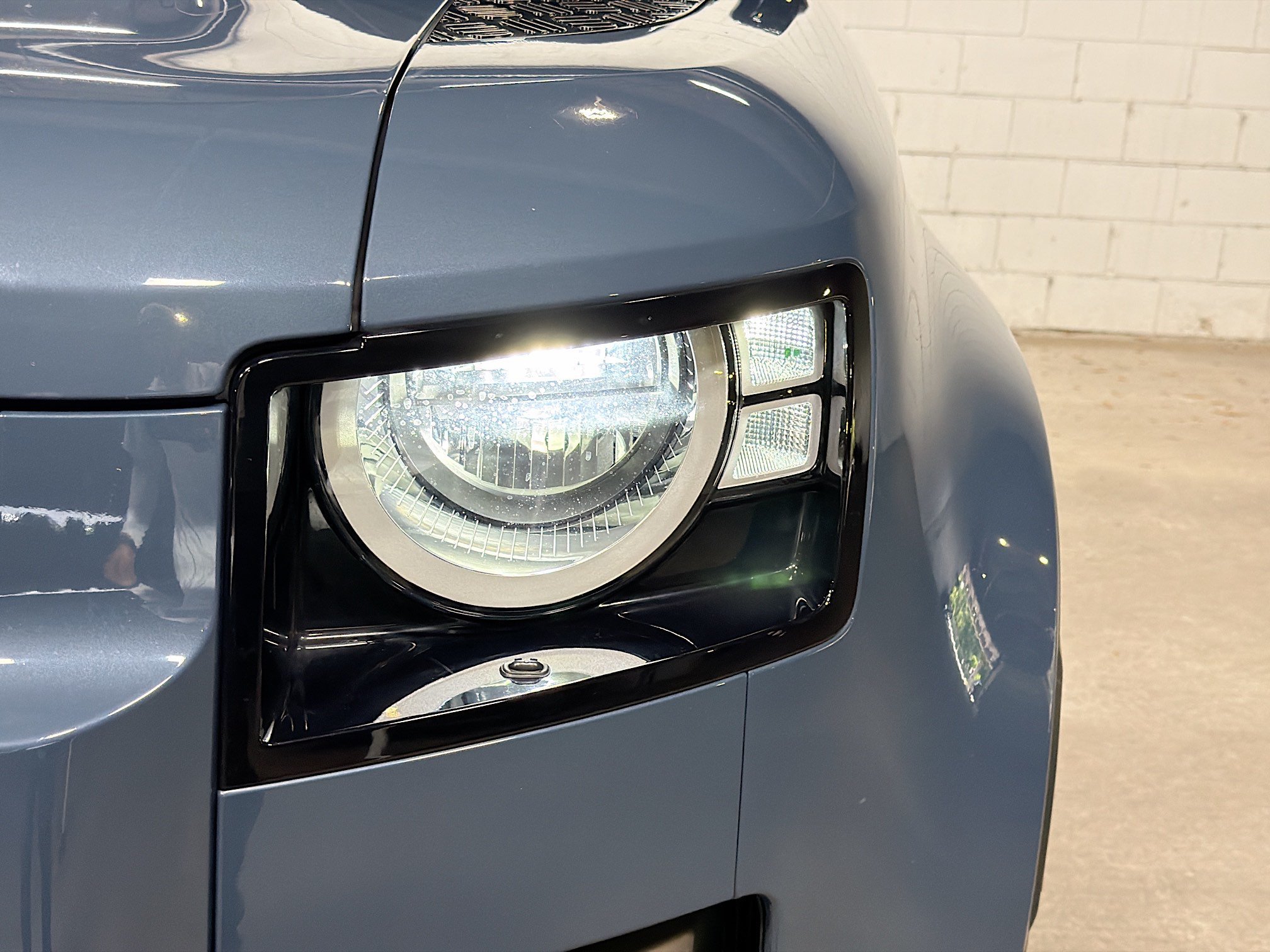 Used 2023 Tasman Blue Metallic Land Rover S image 10