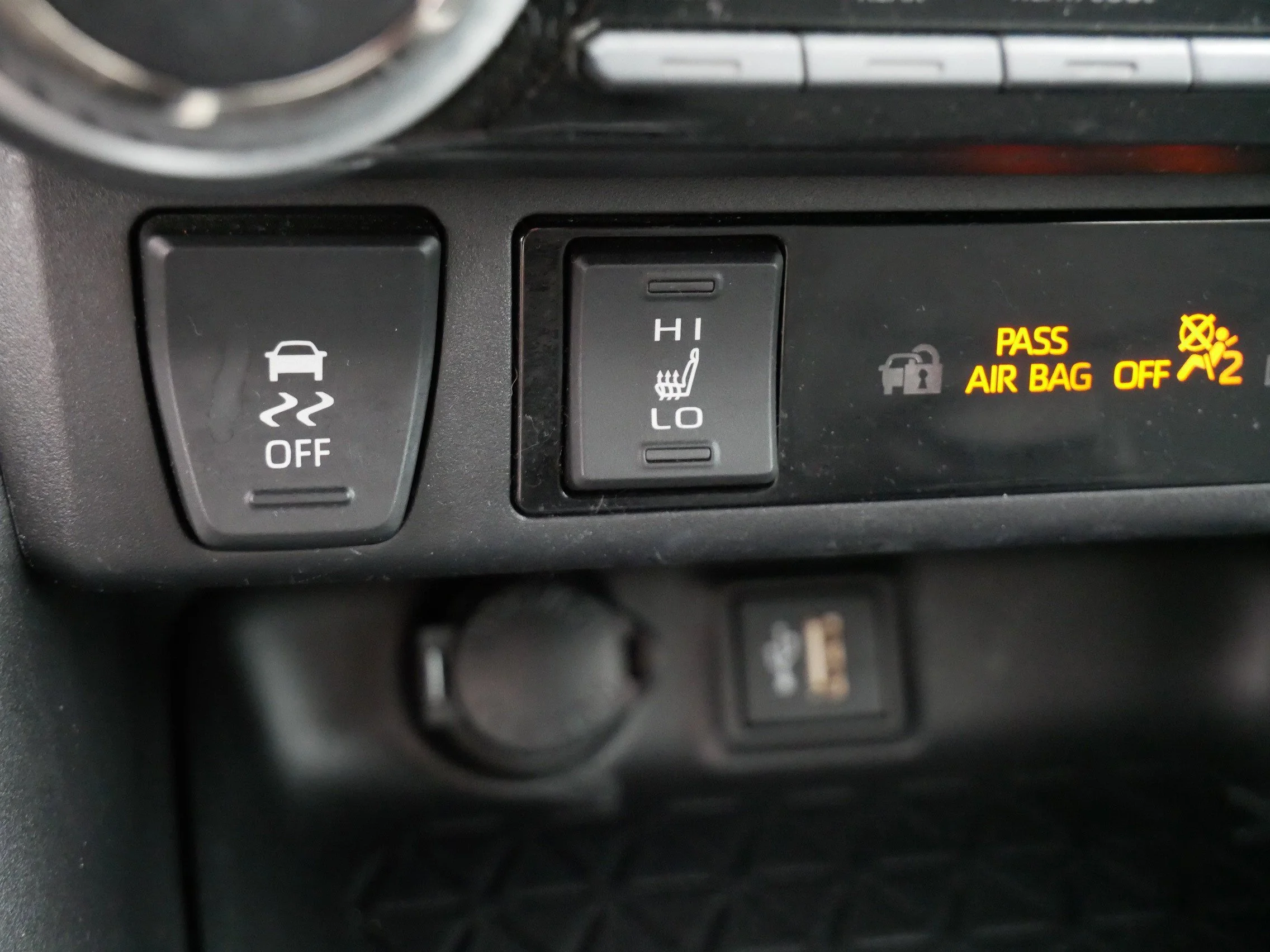 Used 2024 Magnetic Gray Metallic Toyota Hybrid XLE image 30