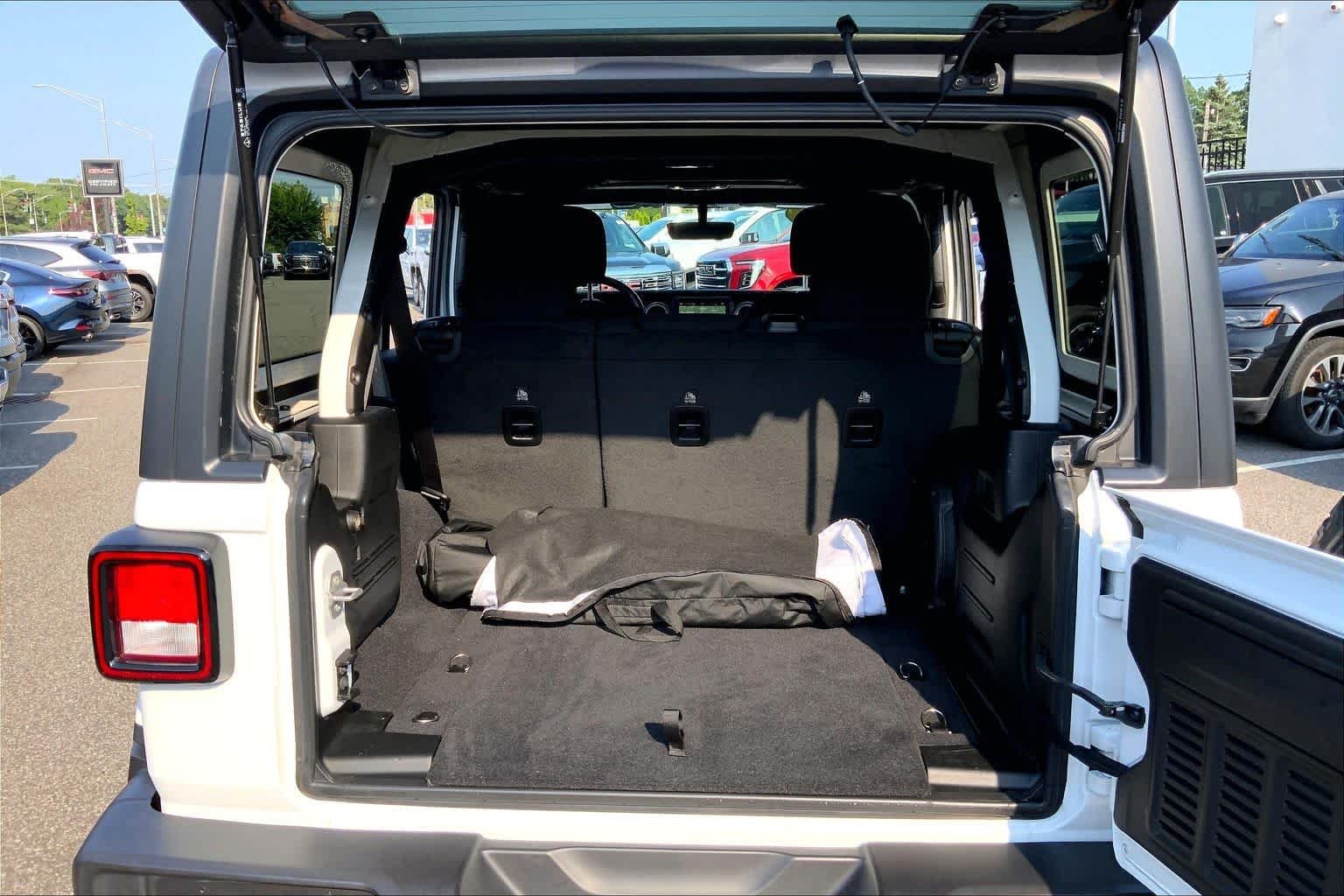 Used 2021 Bright White Clearcoat Jeep Unlimited Sahara image 29