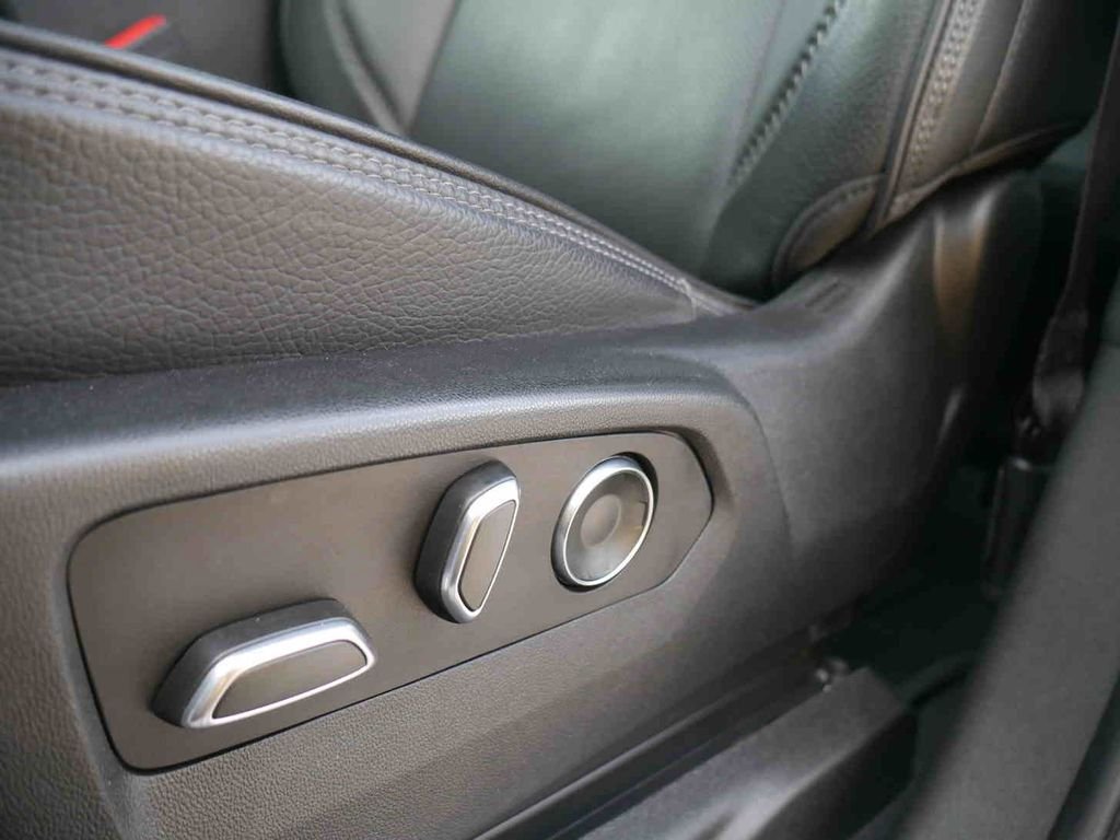 Used 2024  GMC Denali image 28