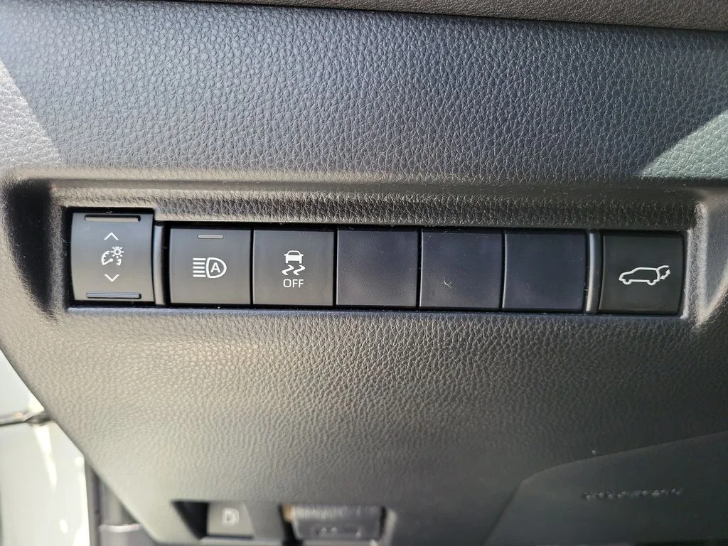 Used 2021 White Toyota XLE image 27