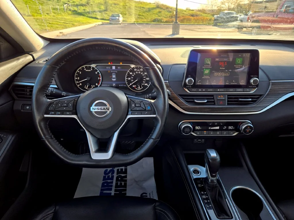 Used 2019 White Nissan 2.5 SL image 17