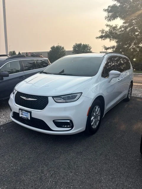 Used 2022 White Chrysler Touring L image 2