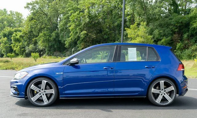 Used 2019 Blue Volkswagen DCC & Navigation 4Motion image 9