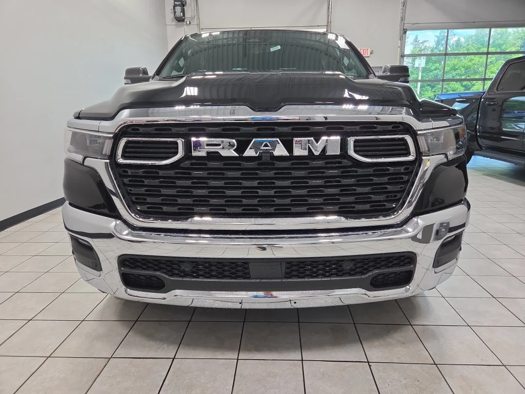 New 2026 Diamond Black Crystal Pearl-Coat Exterior Paint RAM Big Horn/Lone Star image 2