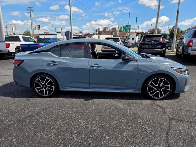 Used 2025 Gray Nissan SR image 9