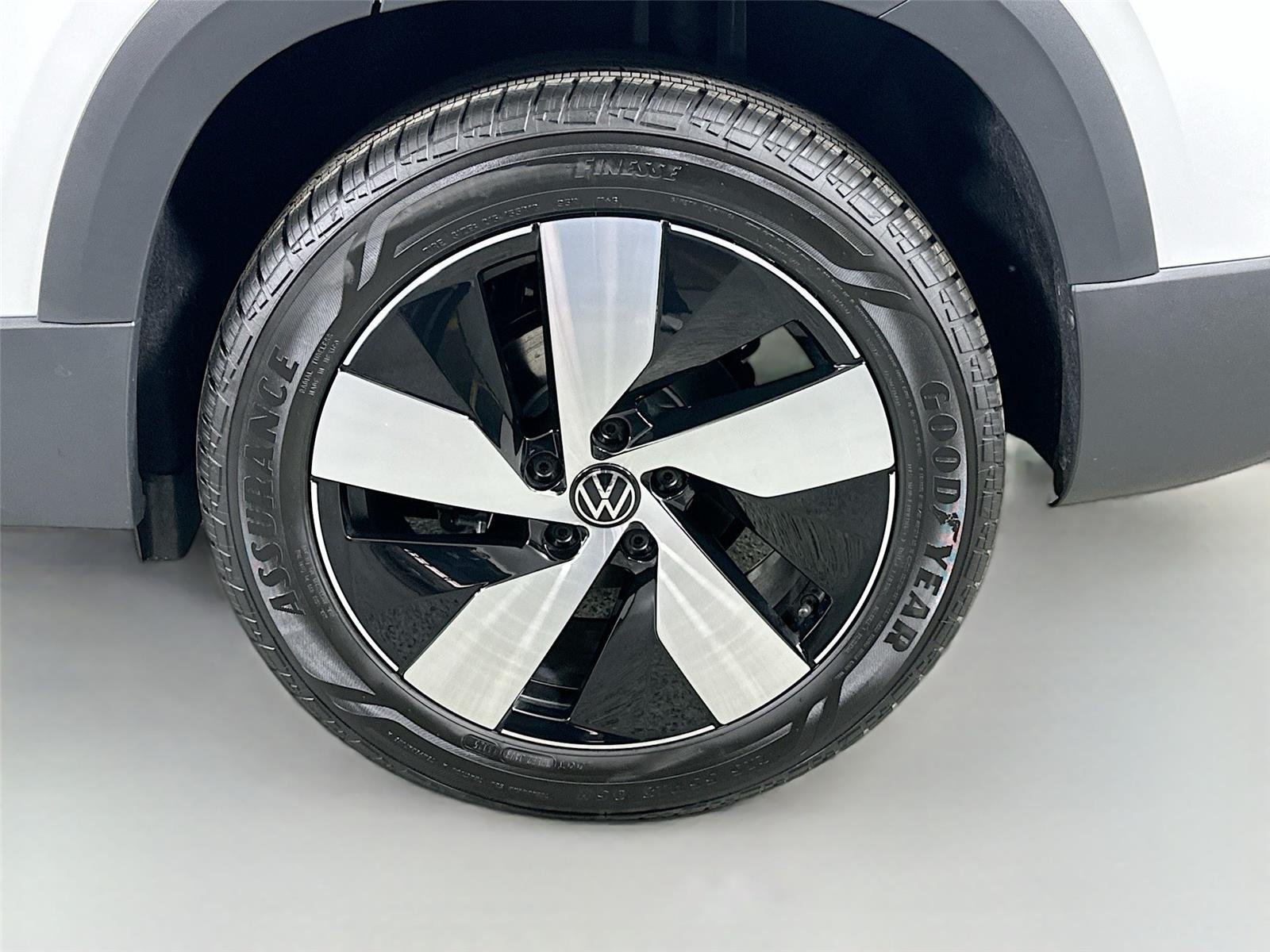New 2026 Pure White Volkswagen S image 25