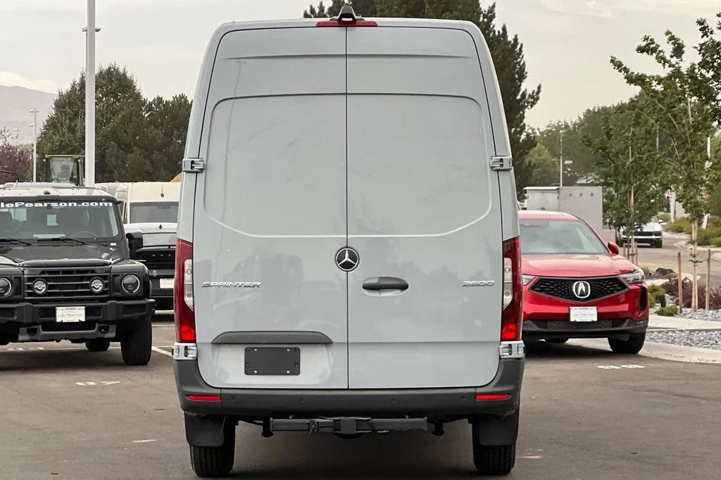 Used 2024  Mercedes-Benz Cargo 170 WB image 4