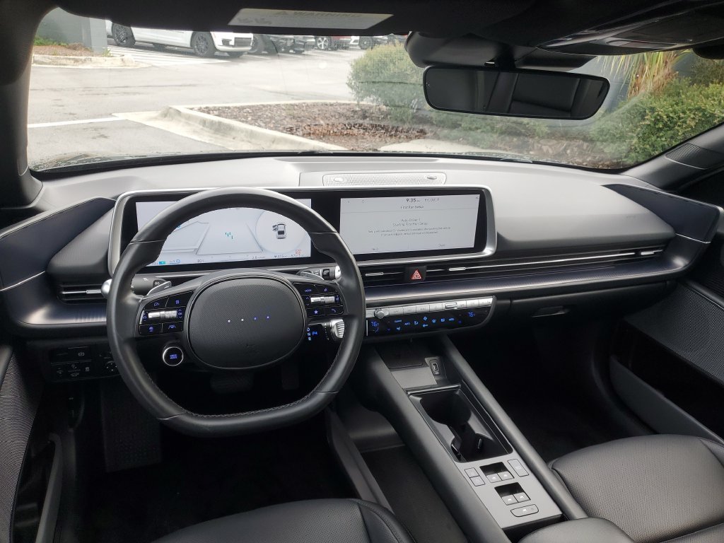 Used 2024 Black Hyundai SEL image 9