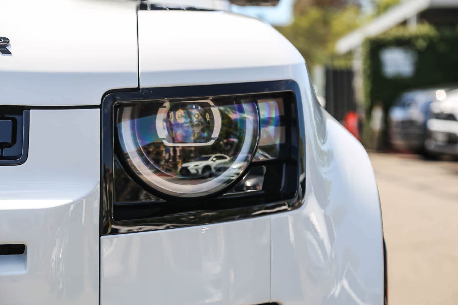 New 2026 Fuji White Land Rover X-Dynamic SE image 9