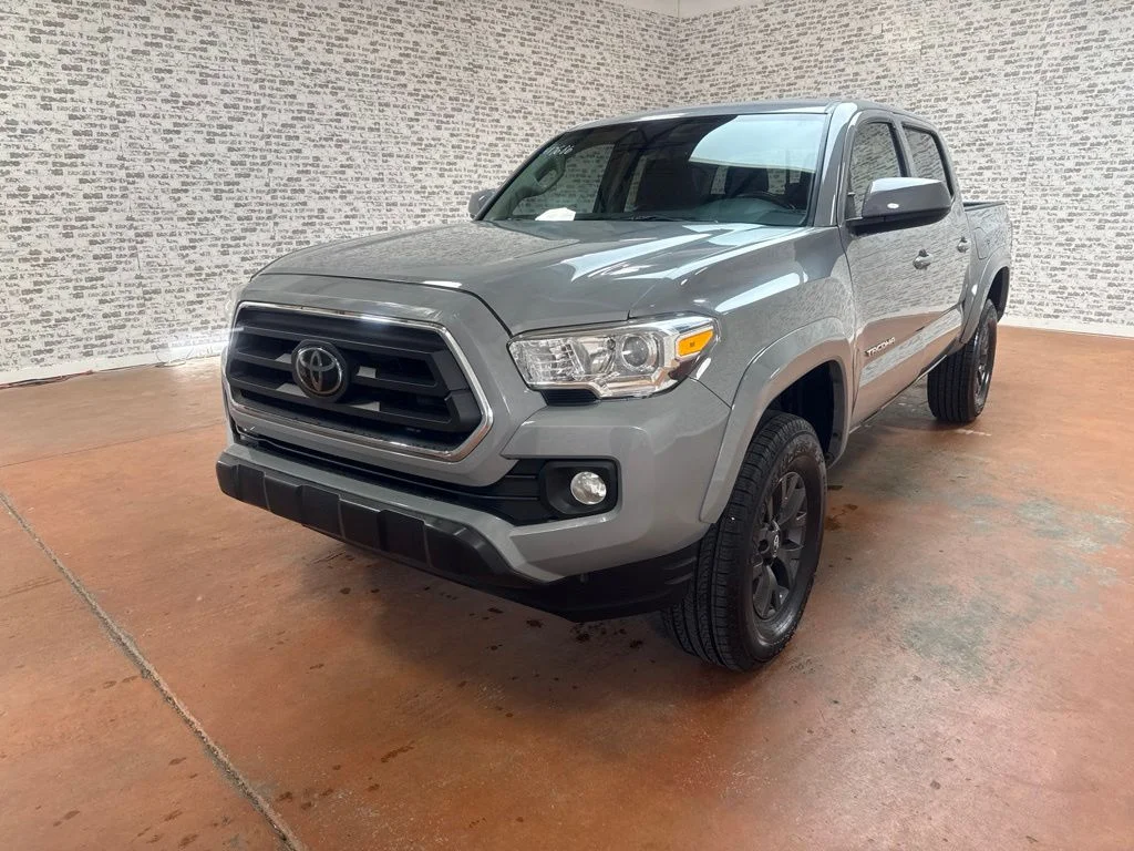 Used 2020 Cement Toyota SR5 image 3