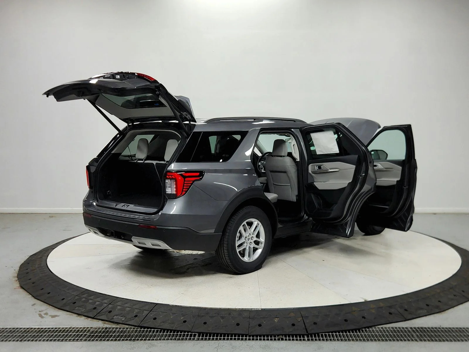New 2026 Carbonized Gray Metallic Ford Active image 16