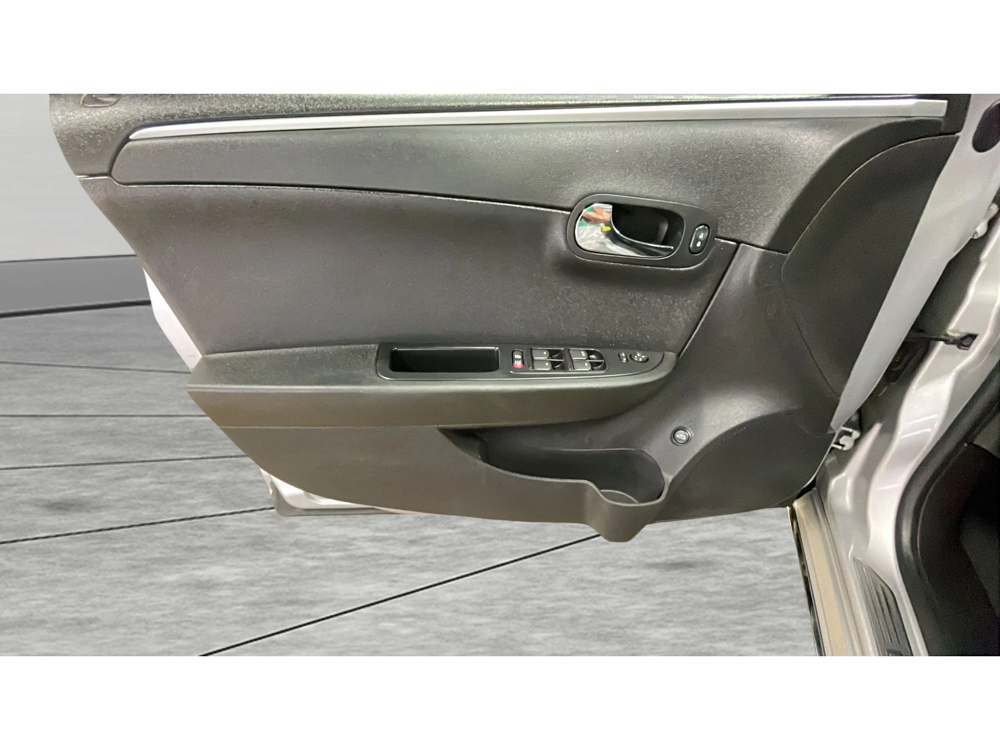 Used 2012 Silver Ice Metallic Chevrolet LT w/1LT image 10