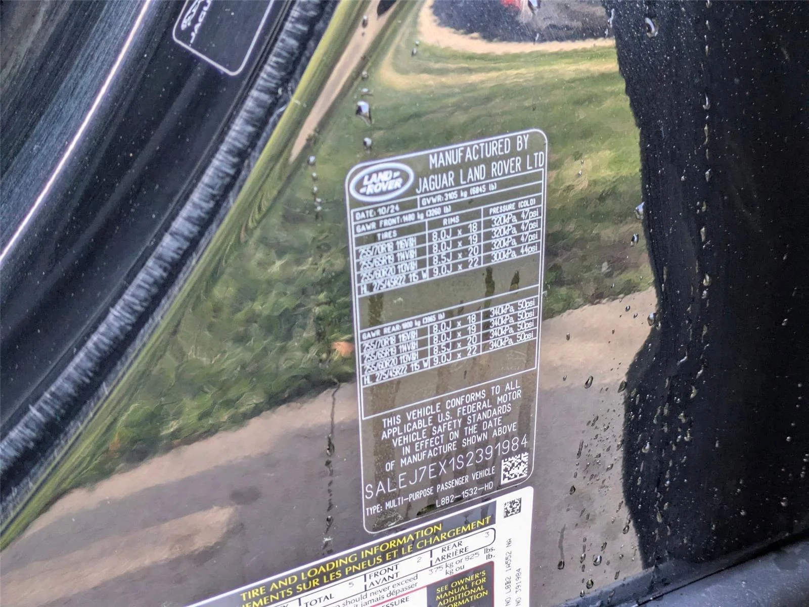 Certified Used 2025 Santorini Black Metallic Land Rover S image 39