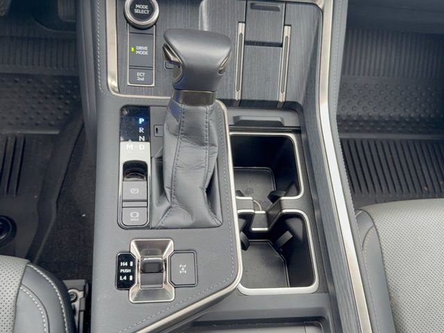 2025 Lexus GX Premium+ - Photo 23