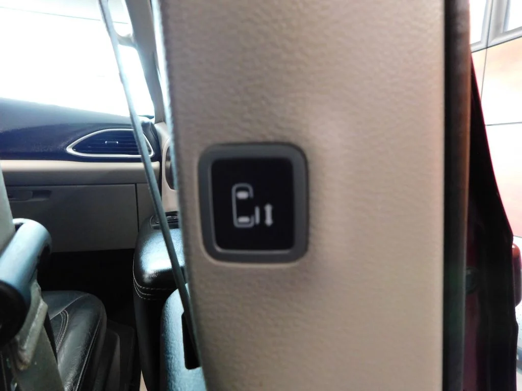 Used 2019 Velvet Red Pearlcoat Chrysler Touring L image 46
