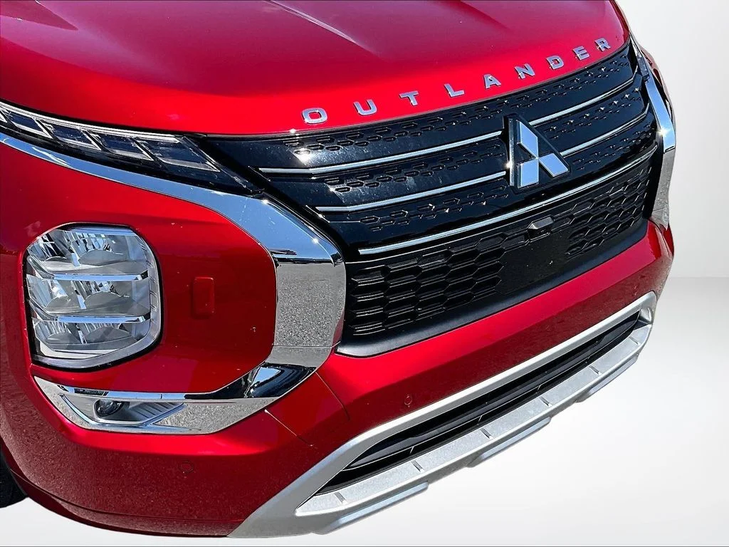 Used 2024 Red Mitsubishi SEL image 29