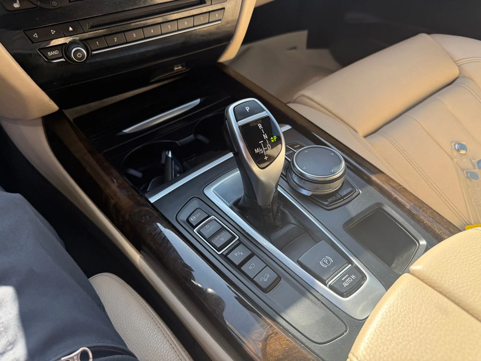 Used 2018 White Metallic BMW xDrive50i image 21