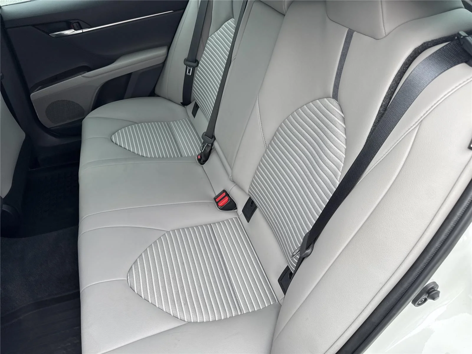 Used 2024 Ice Cap Toyota SE image 29
