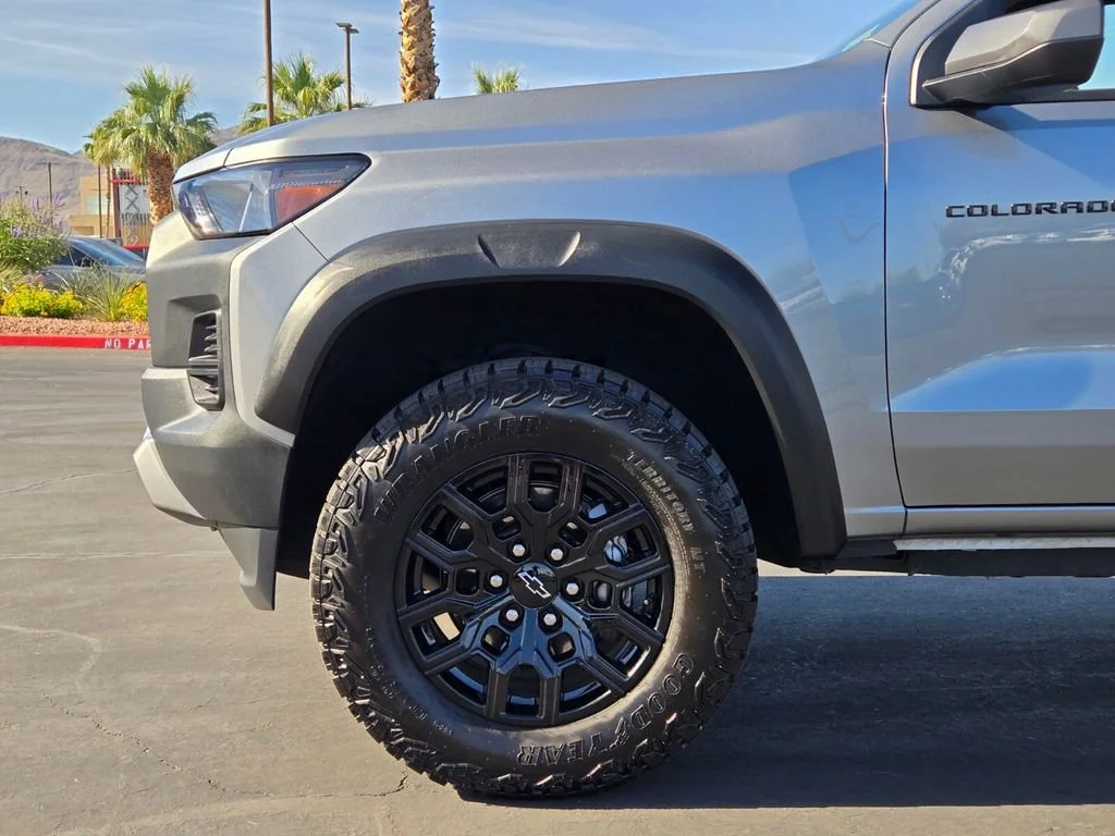 Used 2025 Sterling Gray Metallic Chevrolet Trail Boss image 9