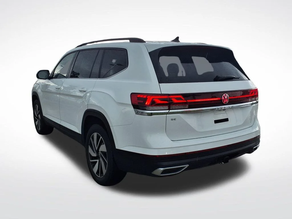 Used 2025 White Volkswagen 2.0T SE w/Technology image 5