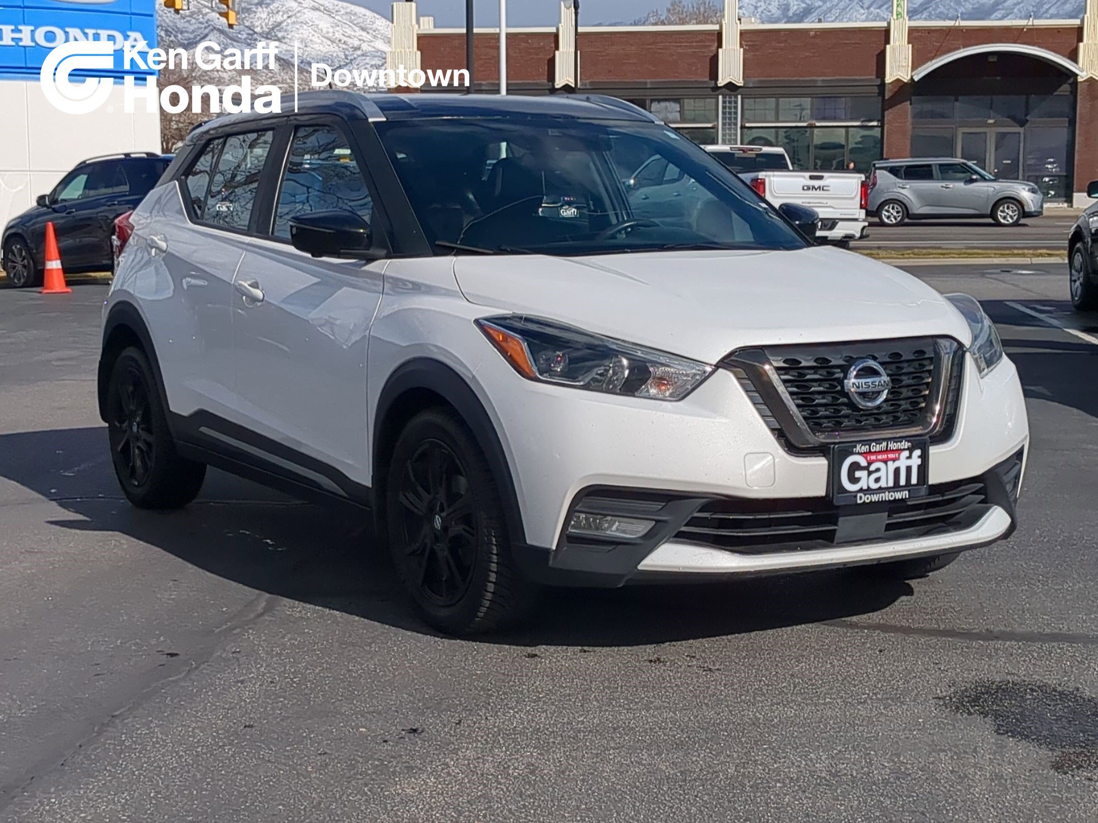 2020 Nissan Kicks SR
