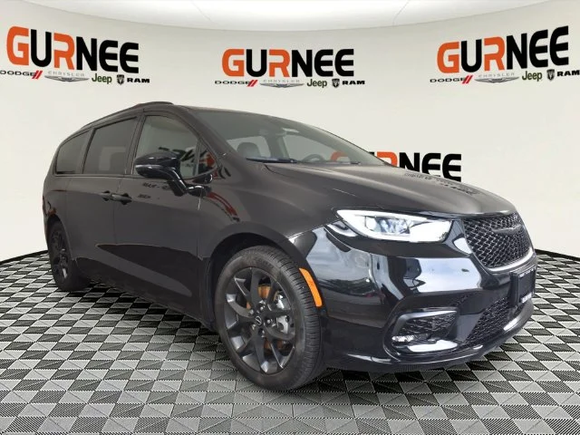 New 2026 Diamond Black Crystal Pearl-Coat Exterior Paint Chrysler Select image 10
