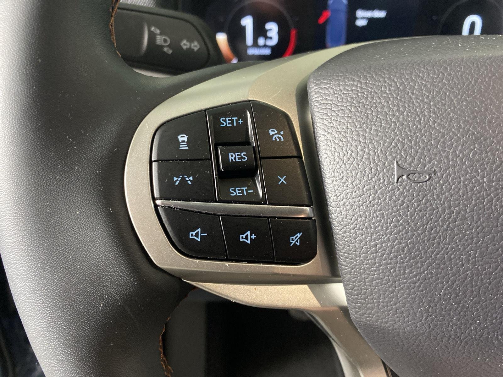 Used 2025 Vapor Blue Ford Active image 15