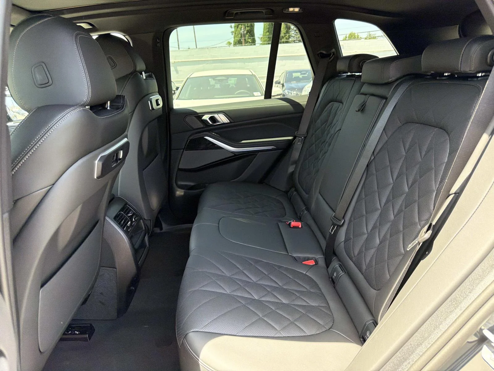 New 2026 Dravit Grey Metallic BMW xDrive50e image 11