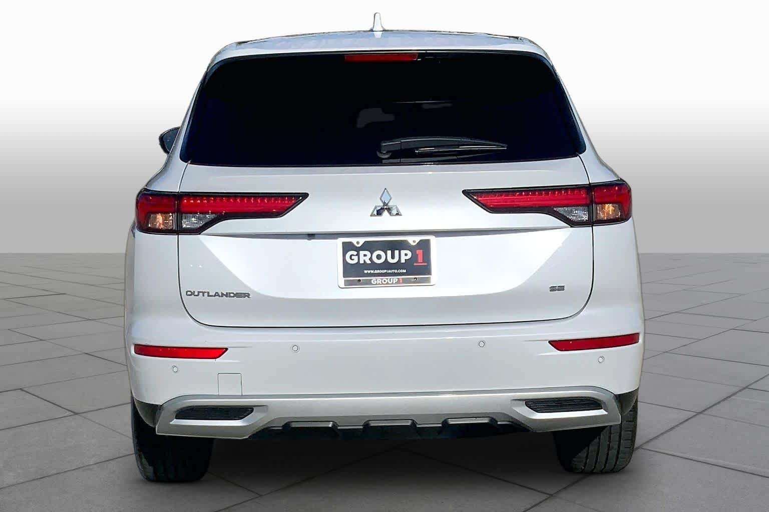 Used 2024 White Diamond Mitsubishi SE image 5
