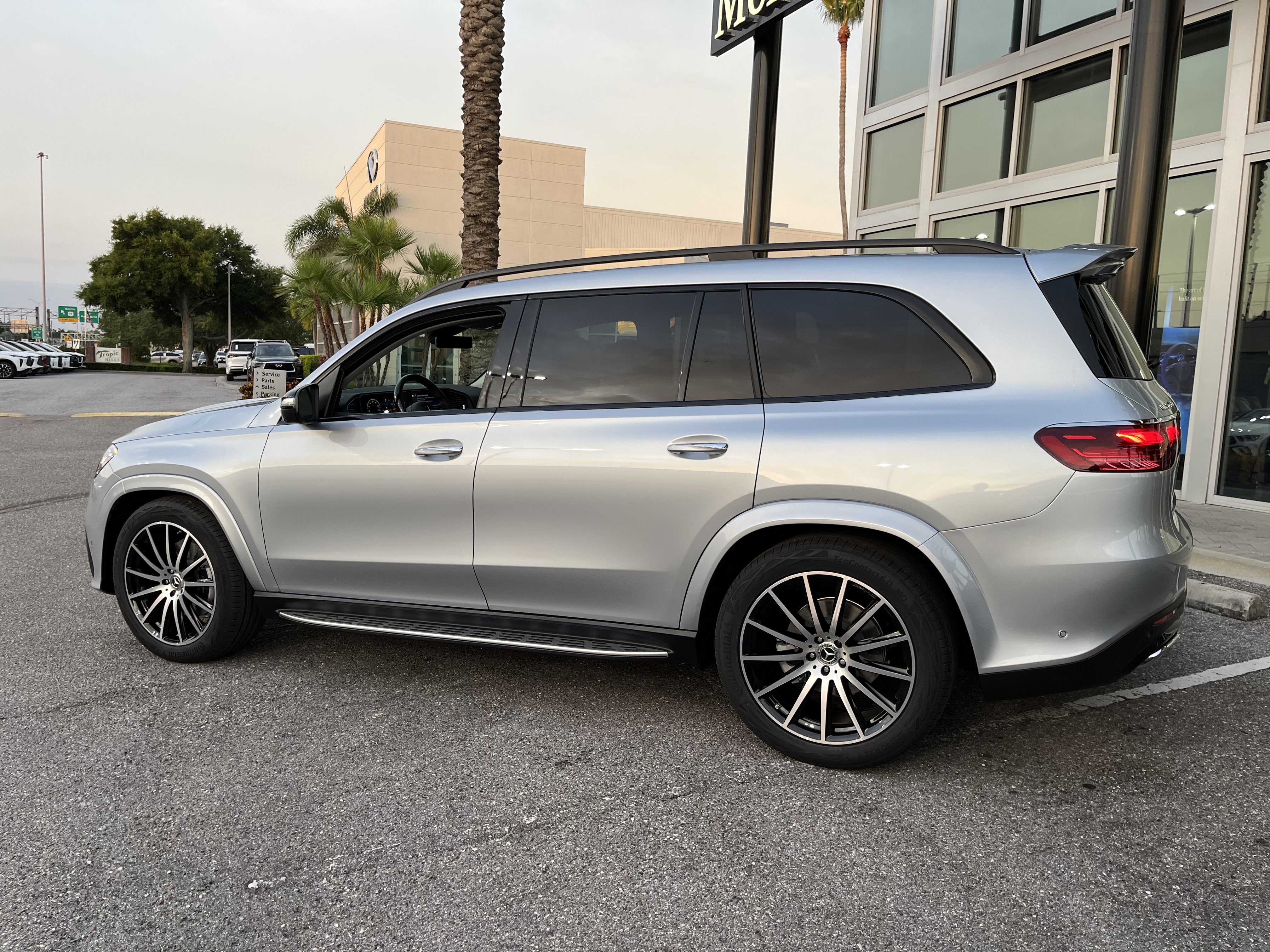 New 2026 CIRRUS SILVER Mercedes-Benz GLS 450 image 4