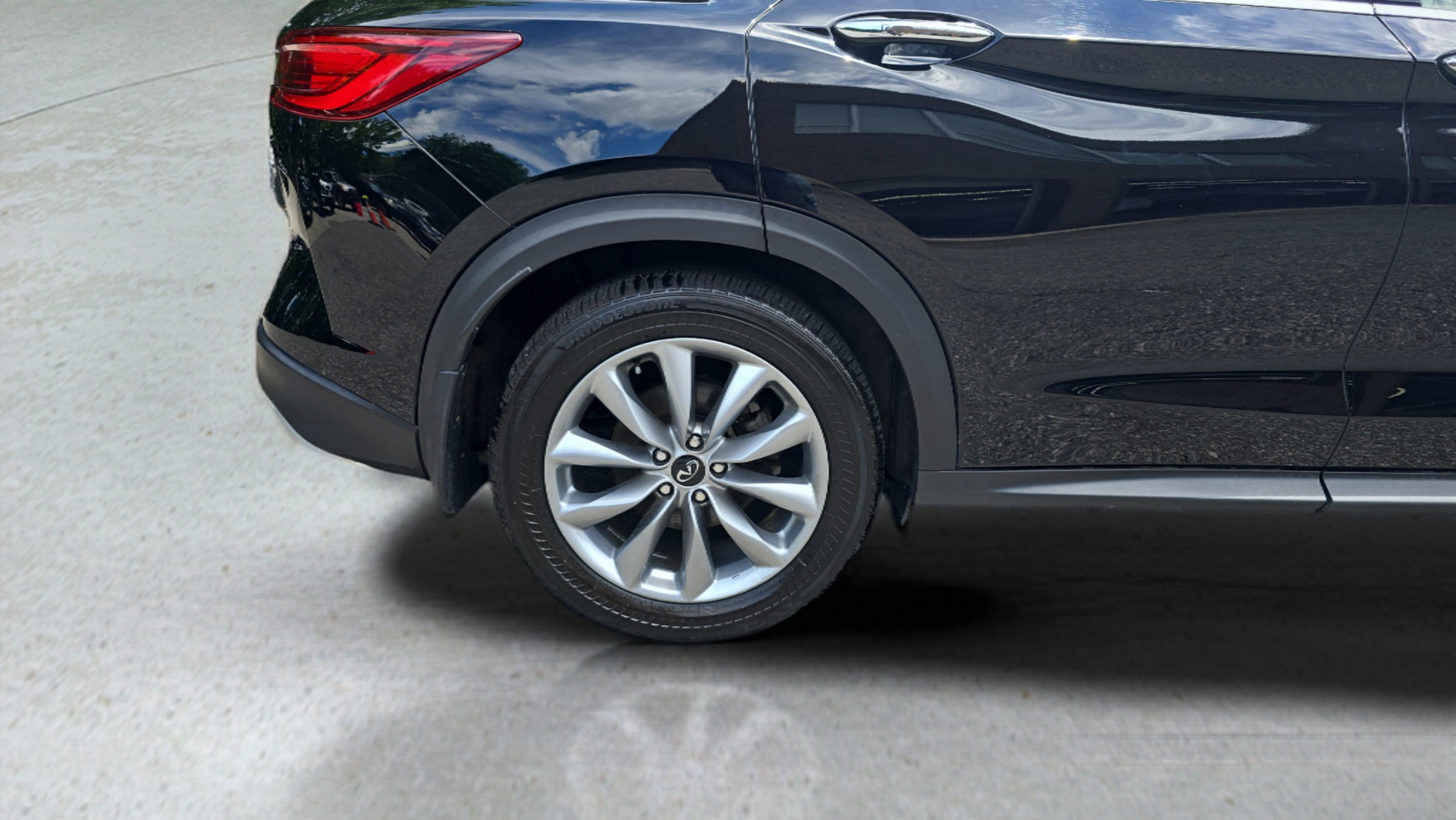 Used 2022 Black INFINITI ESSENTIAL AWD image 11
